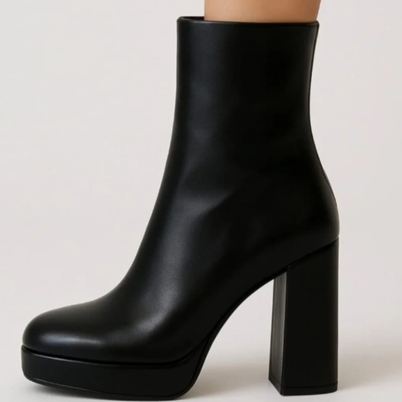 French Connection women's gogo ankle boot, Size 6.0 New with box. - Picture 1 of 12